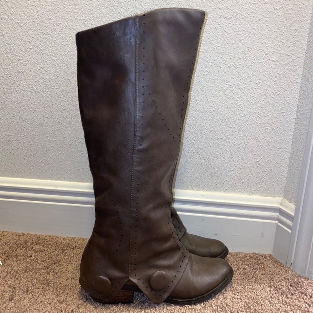 Riding boots